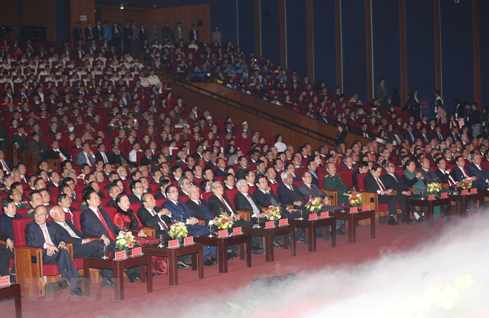 出席纪念建党90周年集会的原党、国家领导和代表。越通社记者 林庆 摄