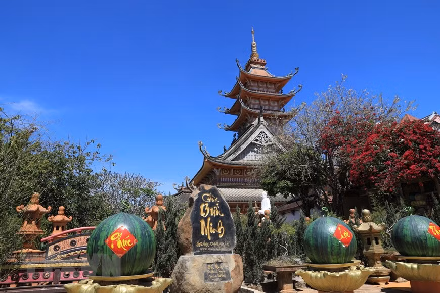 宝明寺建筑风格是越南北、中部地区与日本寺庙建筑风格的巧妙结合。图自越通社