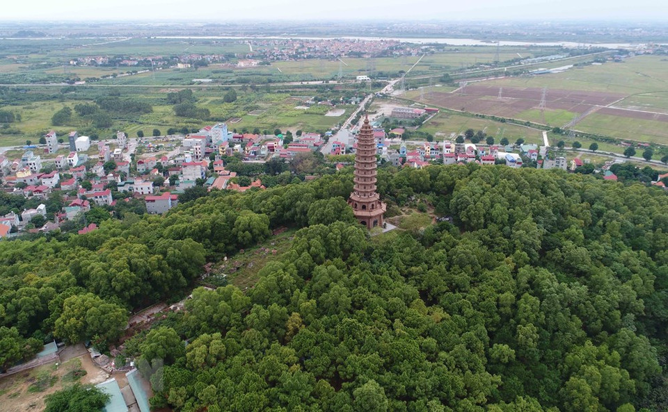 佛迹寺钟塔。越通社记者 清仓 摄