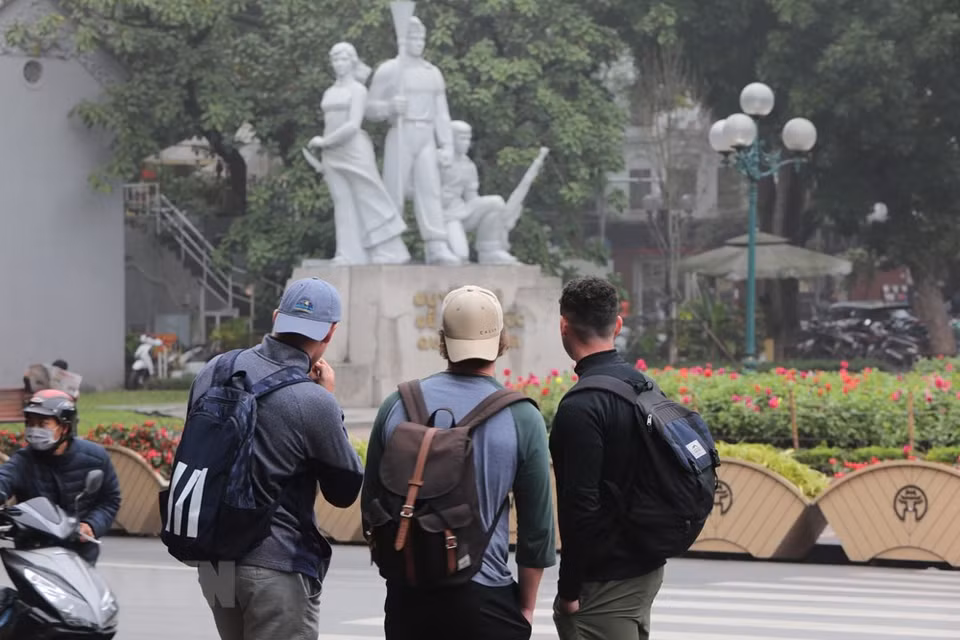 还剑湖周边的遗迹区重新开放。越通社记者 成达 摄