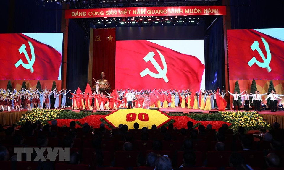 纪念建党90周年集会上的文艺表演。越通社记者 林庆 摄