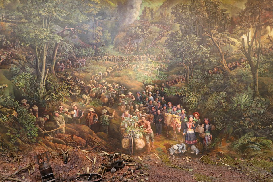 奠边府战役全景画主设计阮文莫表示，这幅再现奠边府战役的画是越南乃至世界上最大的全景画。为了能绘制出这一壮观的艺术作品，历史专家、雕刻家、画家等都要下很大的功夫。这幅全景画不仅拥有历史价值、传递出越南人民对和平的渴望、团结且坚强不屈的精神等的信息，而且也成为奠边历史遗迹区的新亮点。图自Vietnam+