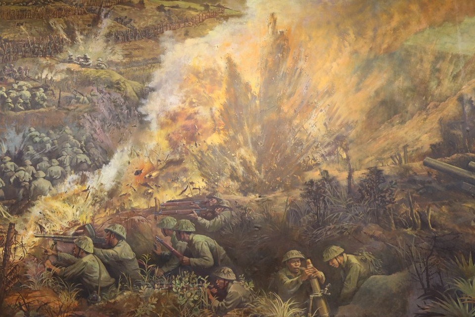 再现奠边府战役全景画于2019年11月份正式开始绘制并于2022年5月完成。这幅壮观的全景画让任何人一看就感到十分惊艳。值得一提的是，对曾经参加奠边府战役的战士们来说，这幅画总能让他们心里涌上一股暖流，并唤起那些峥嵘岁月里的许多回忆。图自Vietnam+