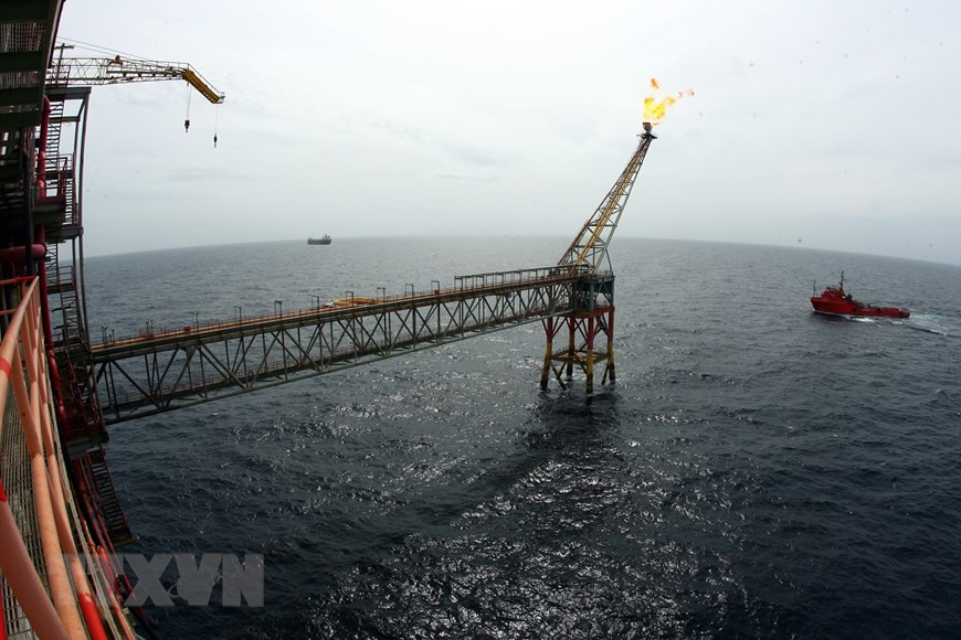 白虎油田上的石油开采活动。图片来源：越通社