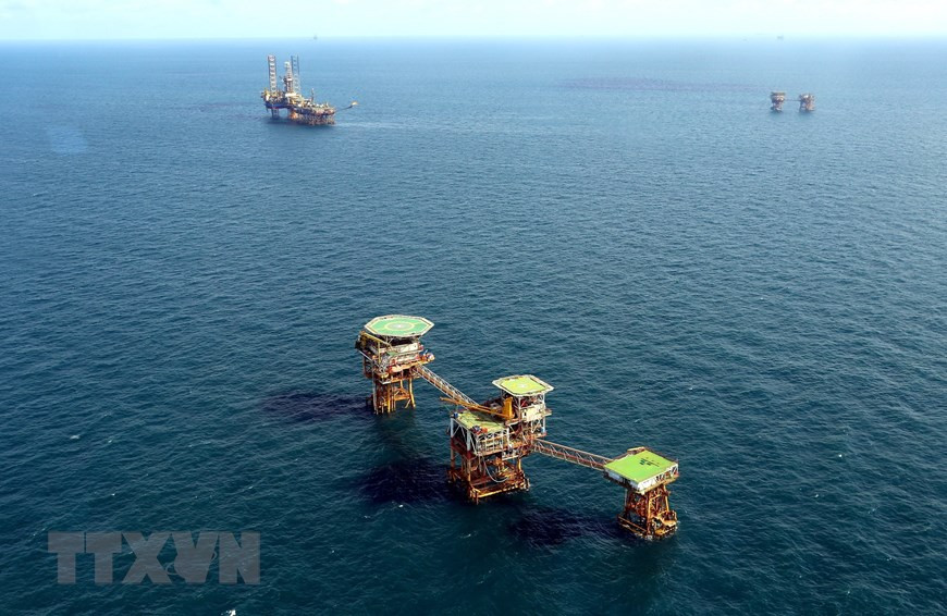 越俄油气联营企业在白虎油田钻井平台。图片来源：越通社
