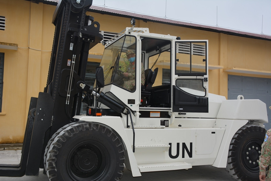 设备操作技能培训。图自人民军报