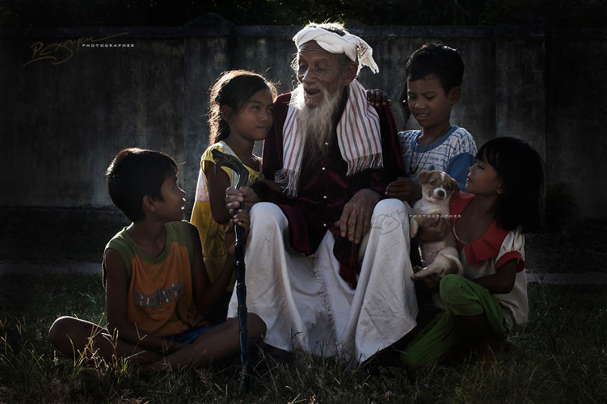 一些故事——占族老人在年轻一代教育工作中扮演着重要角色。（图片来源：新河内报）