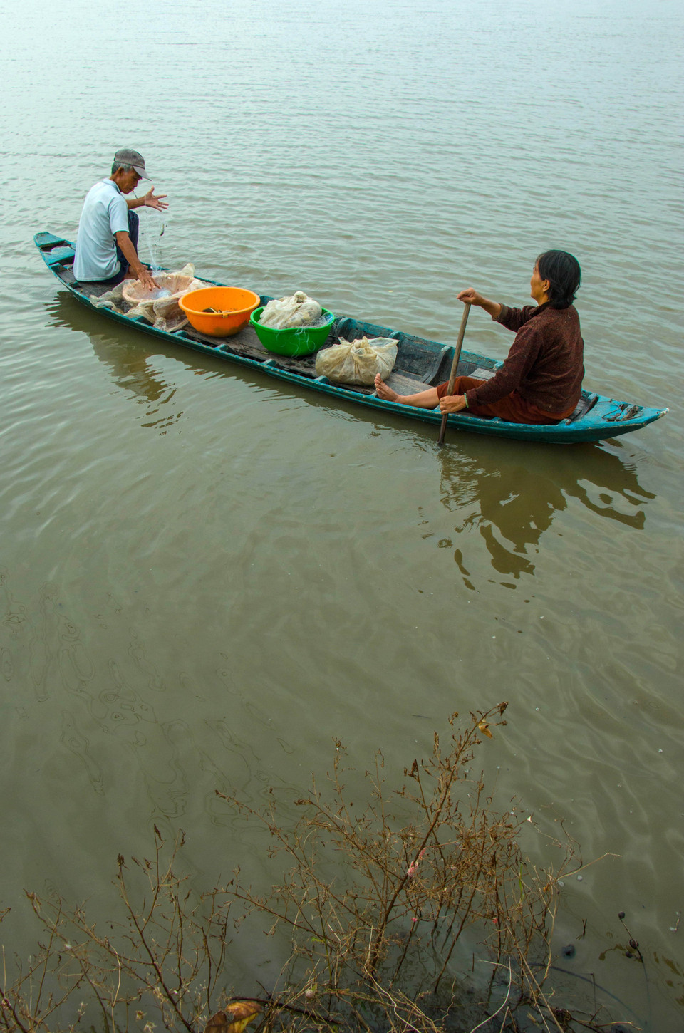 后江省渔民汛期在田野上捕捞。 越通社记者 维姜 摄