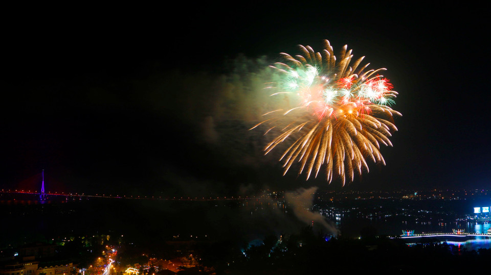 芹苴市将在​6处地点燃放高空烟花。越通社记者 清廉 摄