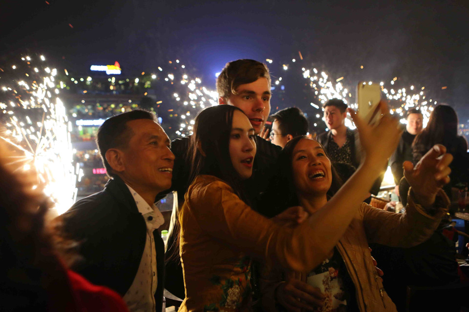 游客自拍。越通社记者 成达 摄