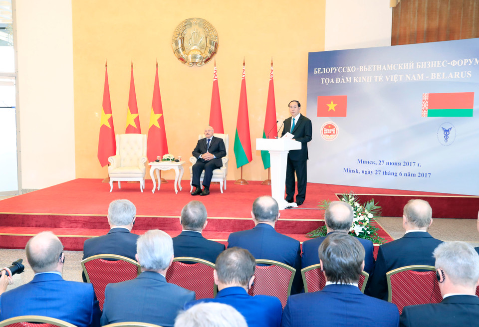 亚历山大·卢卡申科总统与陈大光主席出席越白企业论坛。(图片来源：越通社）