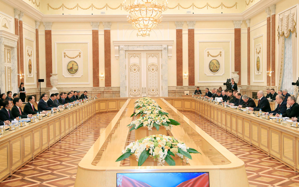 越白两国元首举行会谈。(图片来源：越通社）