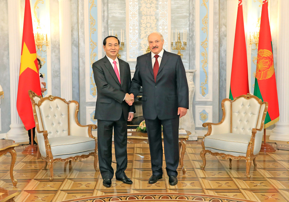 亚历山大·卢卡申科总统举行隆重仪式，欢迎陈大光主席一行访白。(图片来源：越通社）