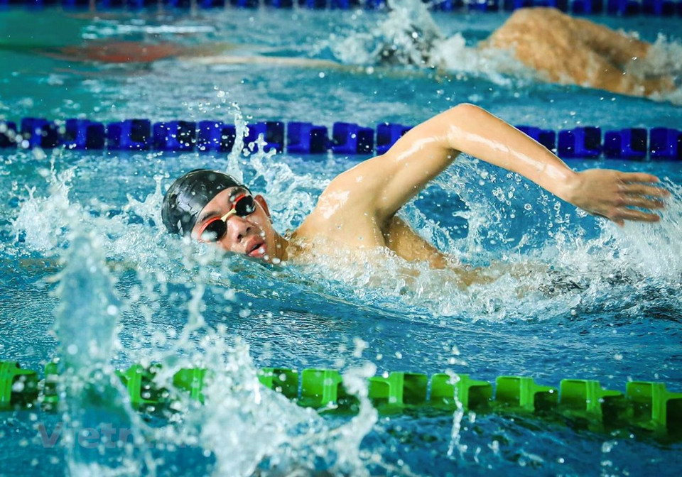 2021年全国典范运动员阮辉黄被期望在400米、800米、1500米自由泳等4-5个参赛项目中获得3枚金牌。越南游泳队共有40名成员，其中有31名运动员参加第31届东南亚运动会中的40个比赛项目，力争获得8枚金牌。预计，第31届东运会游泳赛项将于5月14日至19日在河内美亭体育场举行。图自 Vietnam+