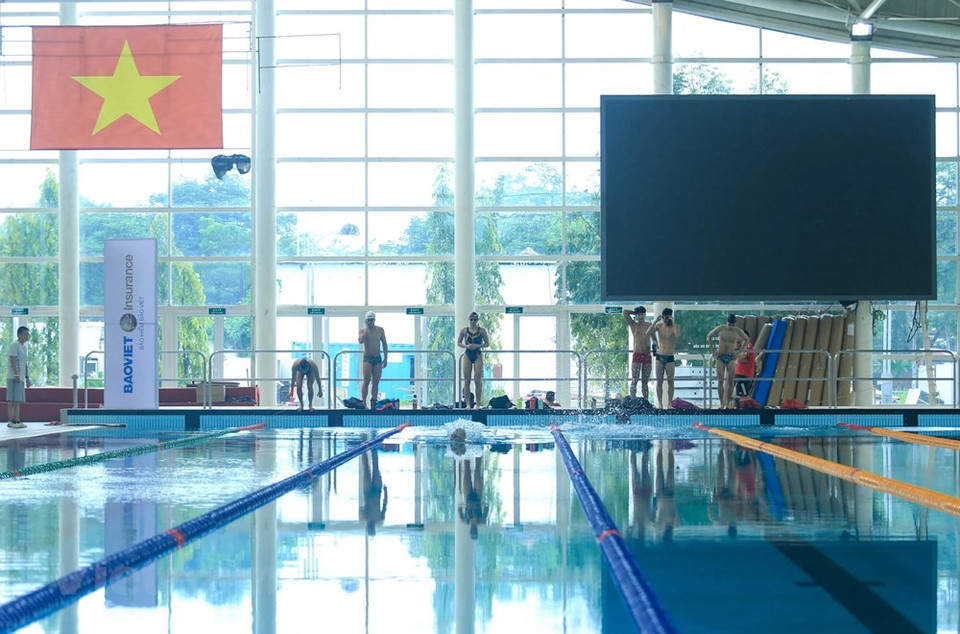 目前，能够在比赛场地进行练习，让越南游泳队在准备过程中获得优势。第31届东运会游泳赛项将于5月14日至19日在河内美亭国家体育场举行。越南游泳队共31名运动员参加第31届东南亚运动会中的40个比赛项目，力争获得8枚金牌。 图自 Vietnam+ 