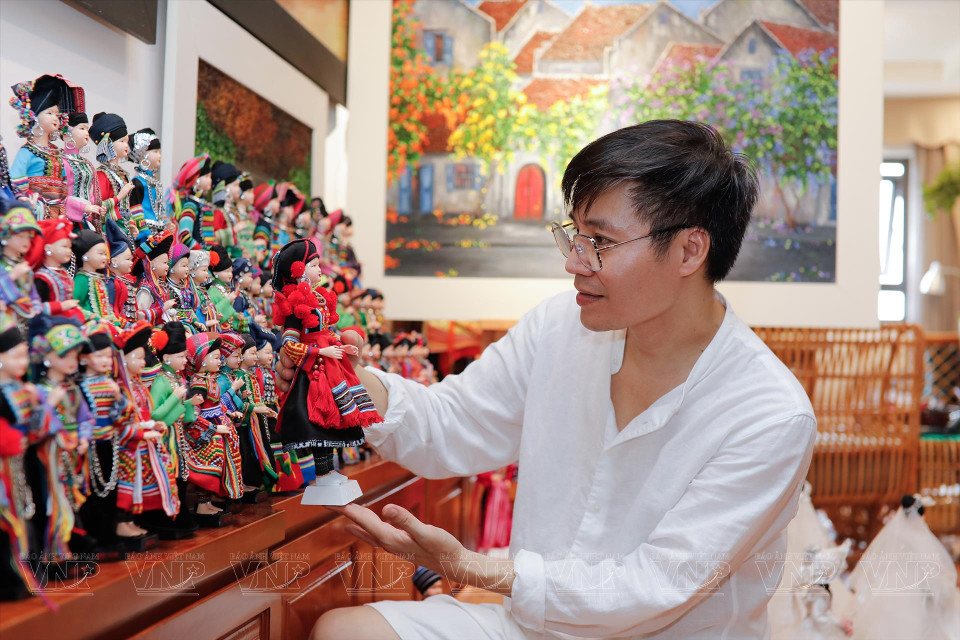 阮黄英画家已制作越南 54 个民族中的 46 个民族的服饰。图自越南画报