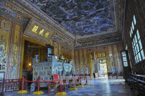 启定皇帝供桌香案（图片来源：越通社）