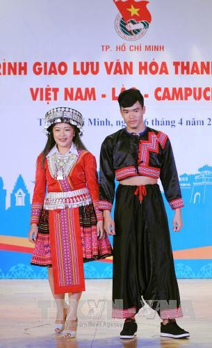 老挝传统服装秀。