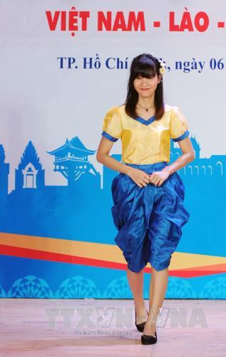 柬埔寨传统服装秀。