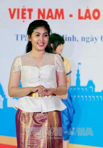 柬埔寨传统服装秀。