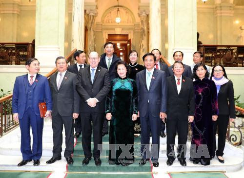 乌尔班·阿林与阮氏金银合影。