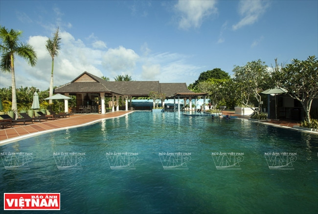 常青度假区的游泳池。图自《越南画报》