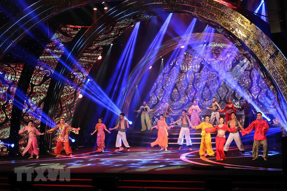 开幕式的文艺表演节目。越通社记者 诚达 摄