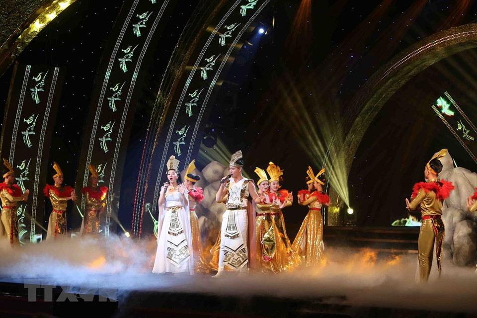 开幕式的文艺表演。越通社记者 诚达 摄