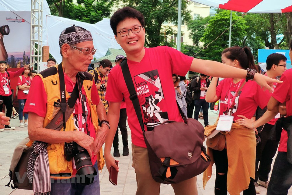 此次活动不同年龄的参赛者。图自越通社