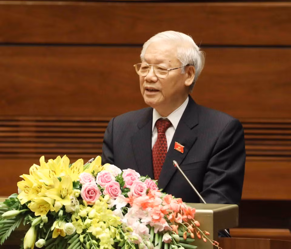阮富仲在宣誓就职仪式上发言。越通社记者 统一 摄