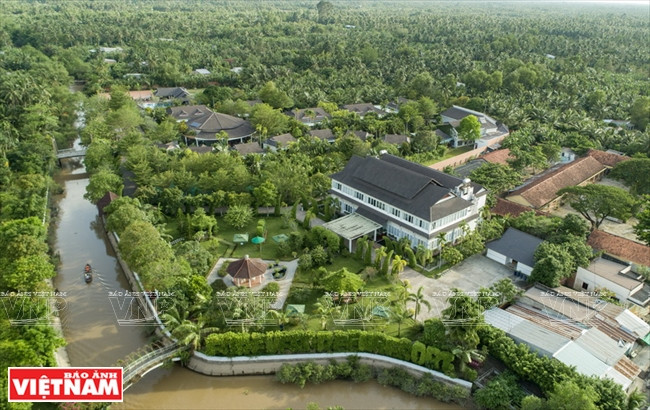 蜿蜒渠道是西部水乡风貌最具代表性特征。图自《越南画报》