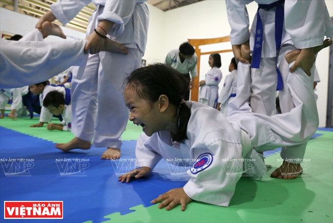 孩子们对合气道非常感兴趣。