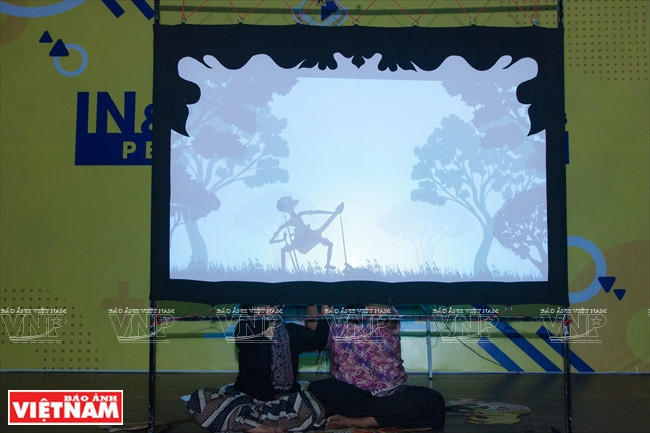 印尼传统木偶戏表演。越南画报记者 山 义