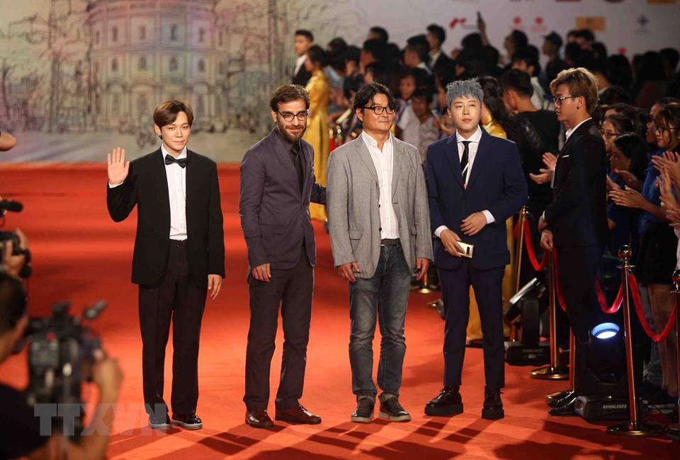  第5届河内国际电影节吸引了国内外众多艺术家、演员、导演、电影制片人一同参加。越通社记者 青松 摄