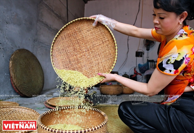 米池村的扁米片品种较为丰富，包括鲜片、干片、饭类、饼类、甜品类等，不但销往全国各地，还出口到国外。 越南画报记者 必山/功达