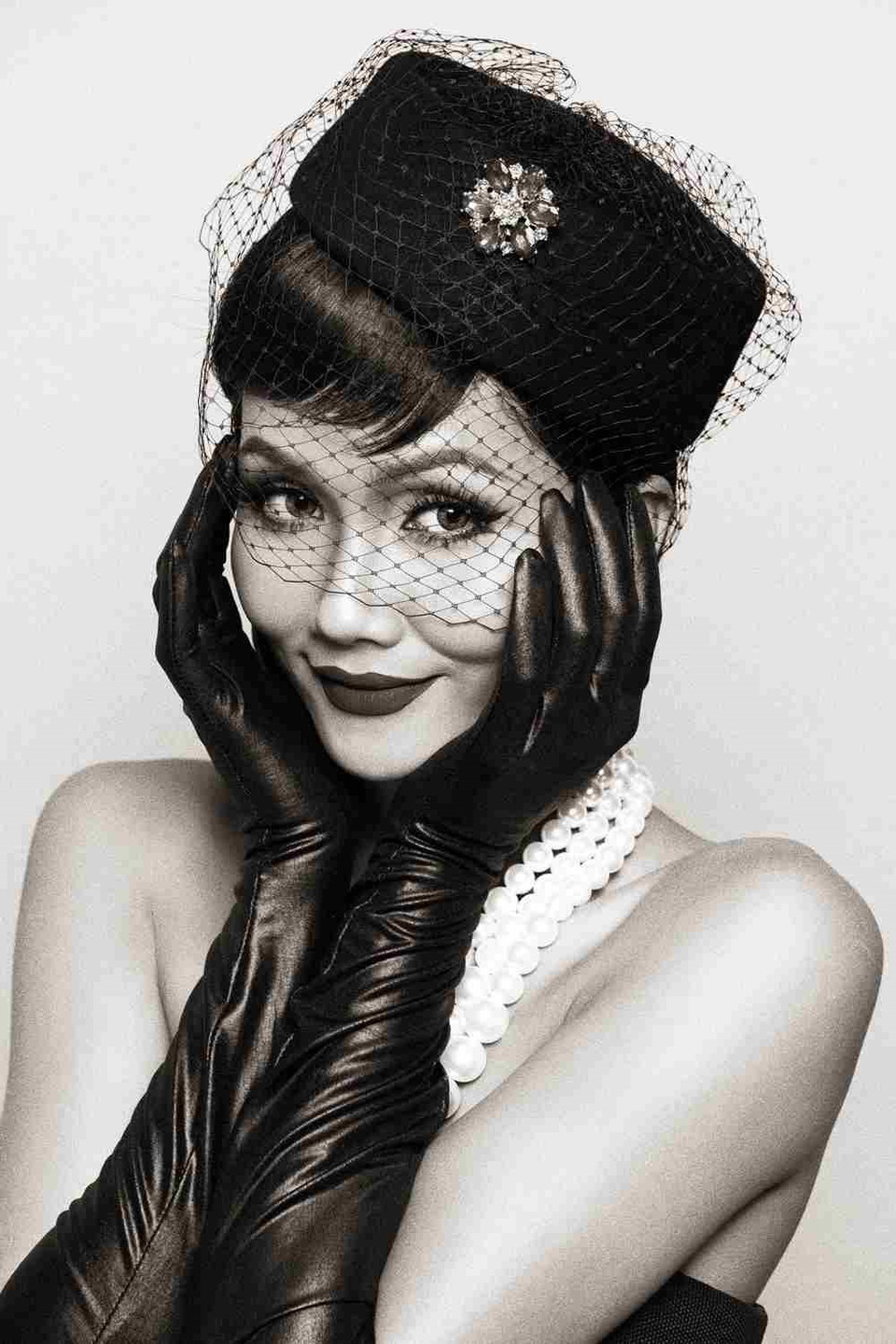 越南环球小姐冠军赫姮尼伊在“超越时间之美”称号10强榜单位居榜首。