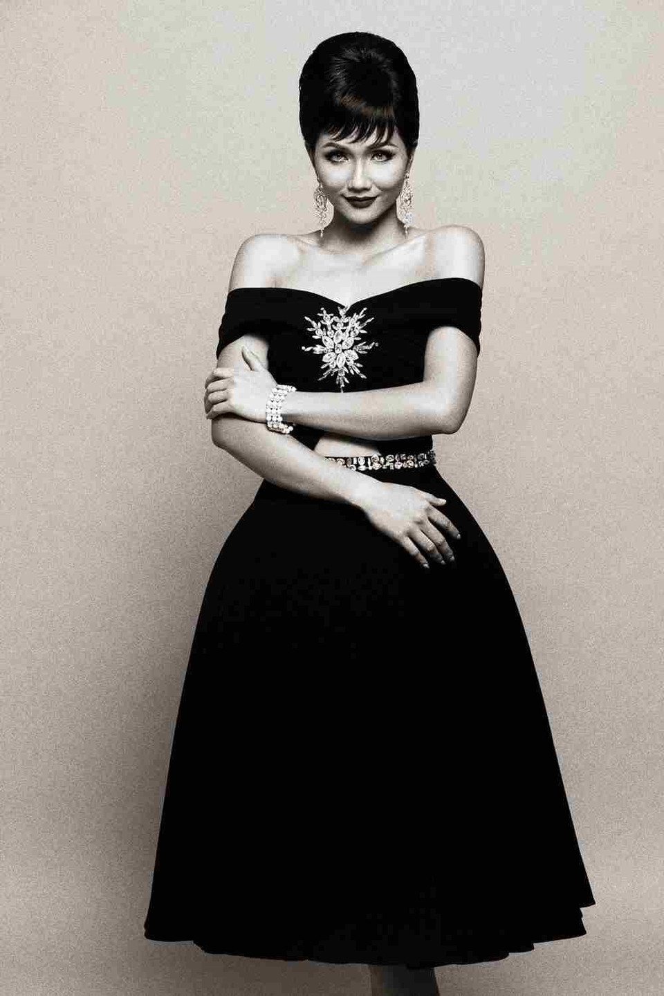 越南环球小姐冠军赫姮尼伊在“超越时间之美”称号10强榜单位居榜首。图自越通社