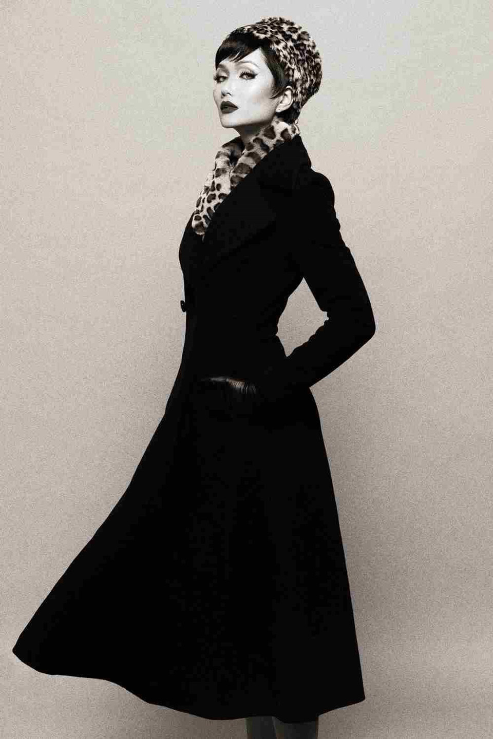 越南环球小姐冠军赫姮尼伊在“超越时间之美”称号10强榜单位居榜首。