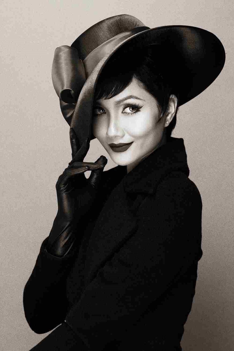 越南环球小姐冠军赫姮尼伊在“超越时间之美”称号10强榜单位居榜首。