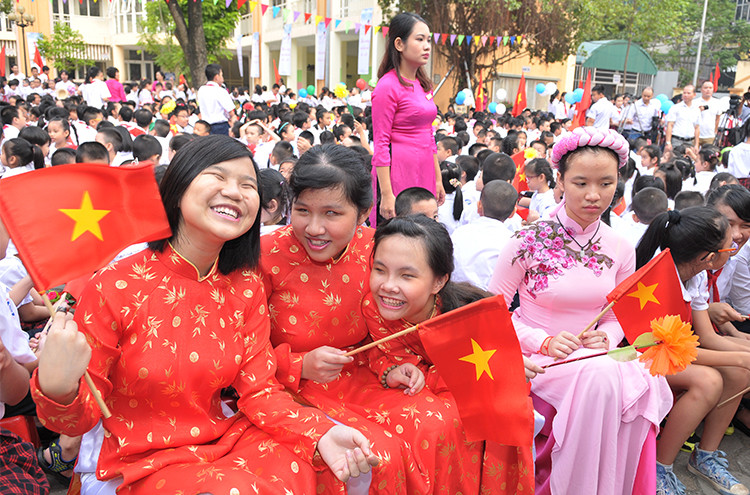 虽然是视障学生，但阮廷沼初中学校还努力克服困难，充满活力开始新学年。