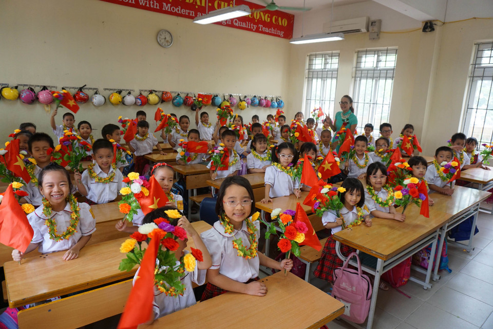 南中安小学校的学生在开学日。