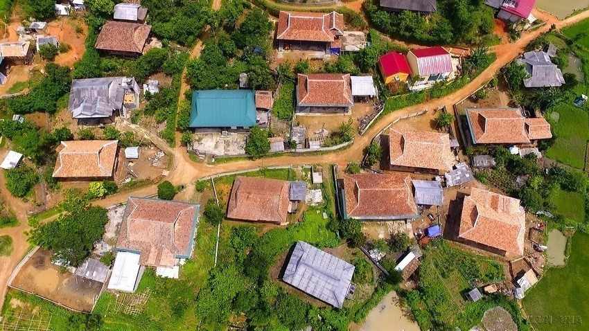 从高处俯瞰奠边小村庄。图自 越通社