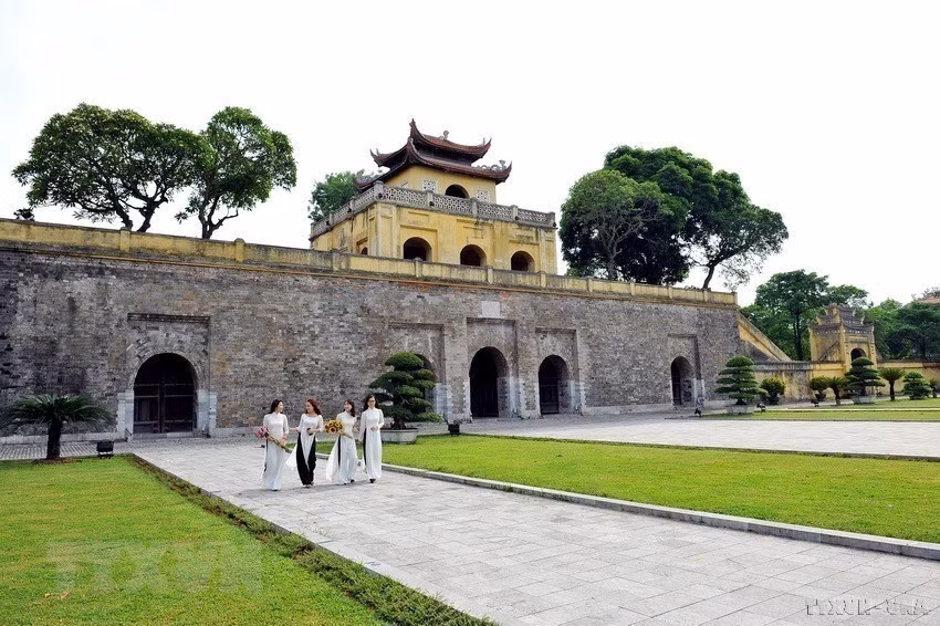 端门是升龙皇城的主要南门，始建于黎朝，并于阮朝改建。 图自越通社