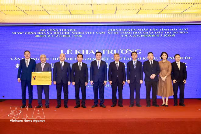 vnanet-vna-potal-le-khai-truong-van-phong-xuc-tien-thuong-mai-viet-nam-tai-hai-khau-trung-quoc-8688617.jpg
