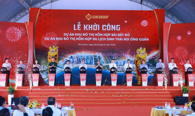 vna-potal-thu-tuong-kiem-tra-cac-du-an-trong-diem-phuc-vu-apec-tai-dac-khu-phu-quoc-8555941.jpg