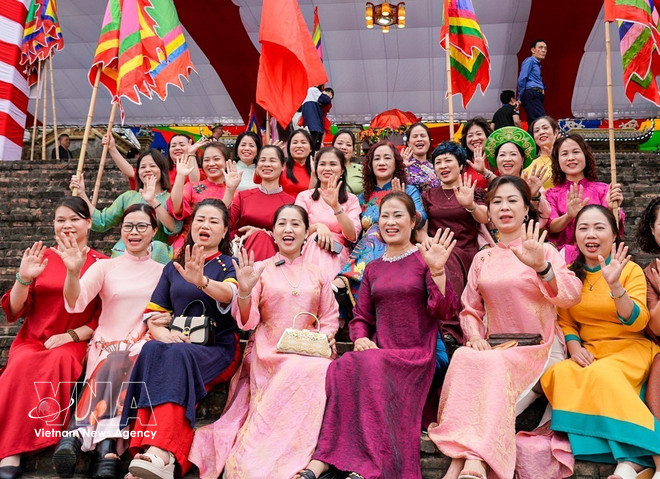 vnanet-vna-potal-dac-sac-nghi-le-ruoc-nuoc-tai-le-hoi-bat-trang-ha-noi-8675747.jpg