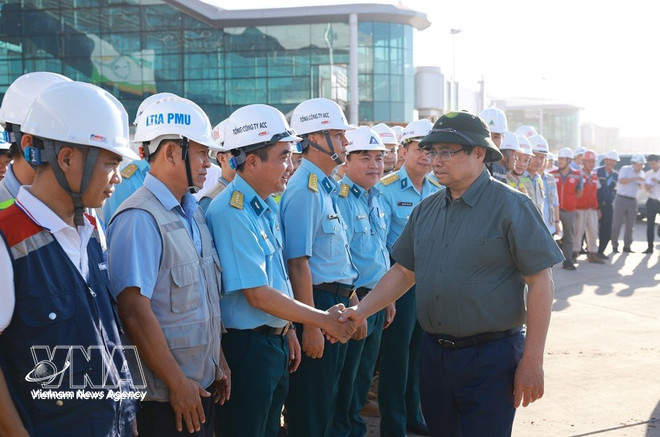 vnanet-potal-thu-tuong-kiem-tra-don-doc-thi-cong-du-an-cang-hang-khong-quoc-te-long-thanh-8670117.jpg