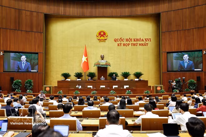 vnanet-potal-ky-hop-thu-nhat-quoc-hoi-khoa-xvi-quoc-hoi-nghe-trinh-bay-to-trinh-ve-4-du-an-luat-8689762.jpg