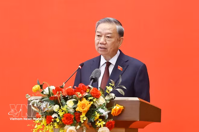vnanet-potal-hoi-nghi-cong-bo-cac-quyet-dinh-ve-cong-tac-can-bo-cua-dang-uy-quoc-hoi-8693683.jpg