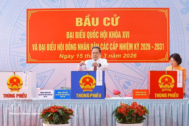 vnanet-chu-tich-quoc-hoi-bo-phieu-bau-cu-tai-tp-ho-chi-minh-8641262.jpg